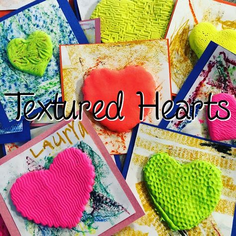 Kindergarten Sculpture, Heart Art Lesson, Valentines Art Lessons, Elements Of Art Texture, Texture Art Projects, Heart Art Projects, Clay Hearts, First Grade Art, Kindergarten Art Lessons