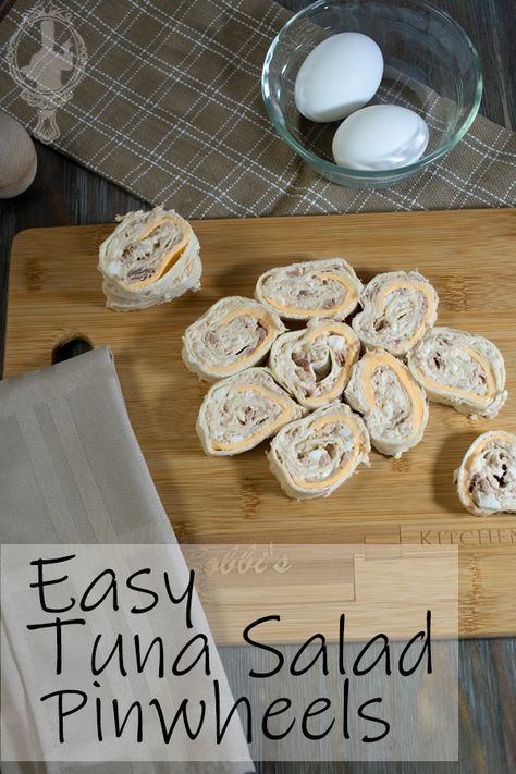 Tortilla Pinwheel Appetizers, Tuna Wraps Recipes, Pescatarian Recipes Healthy, Tuna Lunch, Appetizer Wraps, Easy Tuna Salad, How To Make Tuna, Tuna Wrap, Cream Cheese Pinwheels