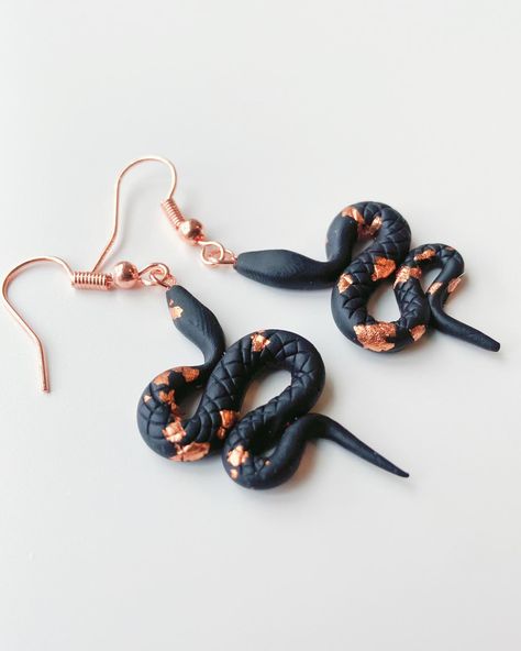 Shop the full collection, shop link is in my bio! I’ve heard people say these snakes can fit several vibes, Taylor Swift’s Reputation era, Slytherin, dark academia and alternative styles! Which vibe do these earrings give you? . . . . . . . . #polymerclay #polymerclayart #polymerclayearrings #polymerclayjewelry #earrings #handmadeearrings #slowfashion #etsyprocess #sculpey #handmadejewelry #smallbusiness #snake #snakes #reputation #reputationtaylorsversion #erastour #slytherin #darkacademia #... Slytherin Earrings, Snake Necklace, Clay Jewelry Diy, Clay Charms, Polymer Clay Art, Animal Jewelry, Alternative Fashion, Polymer Clay Jewelry, Slow Fashion