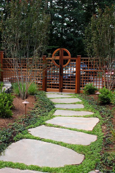 Stepping Stone Pathway, Landscaping Along Fence, Backyard Walkway, Walkway Landscaping, Pathway Landscaping, Garden Stepping Stones, Stone Walkway, Stone Pathway, Garden Walkway