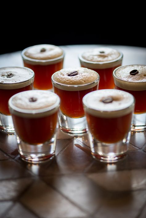 Mini Espresso Martini Shots Wedding Shots Alcohol, Martini Bar Wedding, Espresso Martini Wedding, Dirty Martini Party, Espresso Martini Bar, Martini Wedding, Martini Party, Best Cocktail Bars, Wedding Food Drink