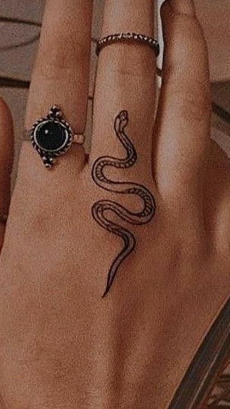 Simple Hand Tattoos, Tato Minimal, Stylist Tattoos, Classy Tattoos, Discreet Tattoos, Dainty Tattoos, Aesthetic Tattoo, Snake Tattoo, Dope Tattoos