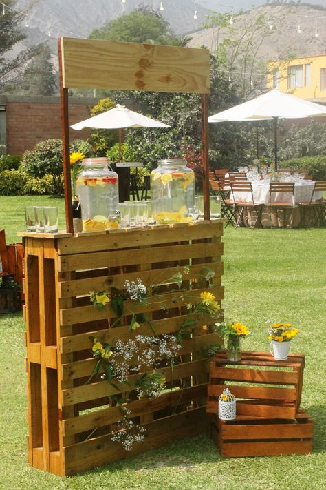 Estación de aguas frescas 25th Wedding Anniversary Party, Backyard Graduation Party, Restaurant Plan, Pallet Bar Diy, Western Birthday Party, 50th Birthday Decorations, Western Birthday, Hawaii Party, Cowboy Wedding