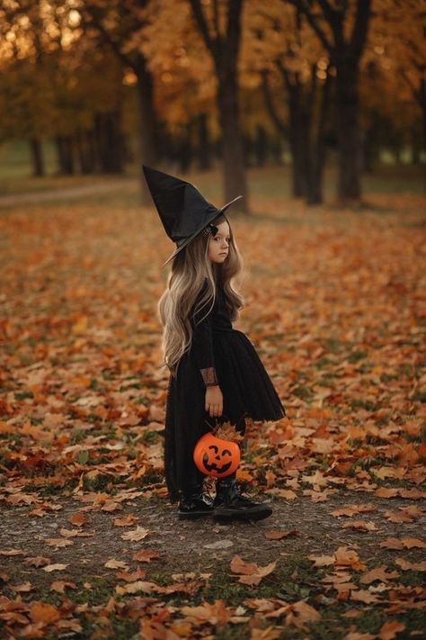 Halloween Mini Session, Witch Photos, Halloween Photography, Hallowen Costume, Witch Halloween Costume, Halloween Photoshoot, Kids Photoshoot, Halloween Inspo, Fall Photoshoot