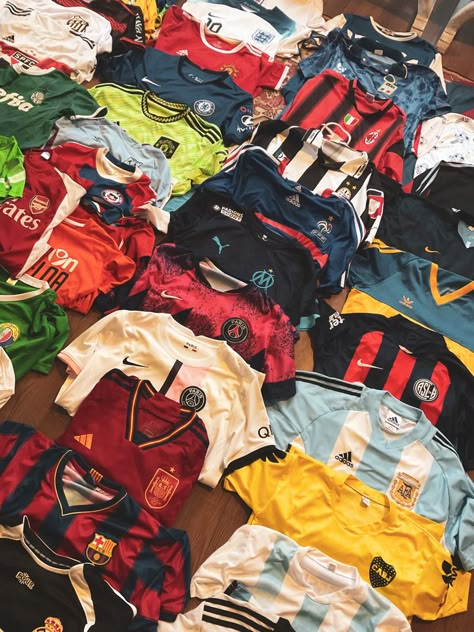 Football Kit Aesthetic, Vintage Jerseys Soccer, Cool Soccer Jerseys, Jerseys Aesthetic, Football Shirt Aesthetic, Soccer Jersey Streetwear, Soccer Vintage, Aesthetic Football Jersey, Jerseys Football