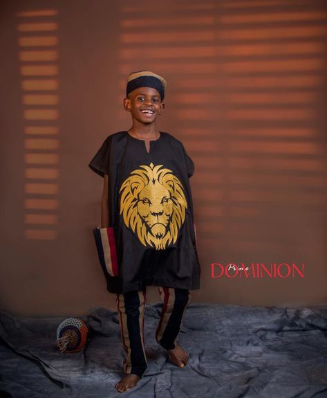 Beautiful, hand Crafted design for a  Royal Yoruba Prince. Simple, Elegant and Classic Mum Embroidery, Africa Design, Stone Dress, Dtf Designs, Pop Art Comic, Art Comic, Design Dresses, African Men Fashion, Boys Fashion