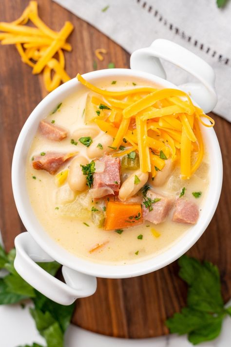 Ham Soup Crockpot, White Bean Ham Soup, Ham And White Bean Soup, Bean Soup Crockpot, Ham Chowder, Pinto Bean Soup, Ham Soup Recipes, Easy Soup Recipe, White Bean Soup Recipes