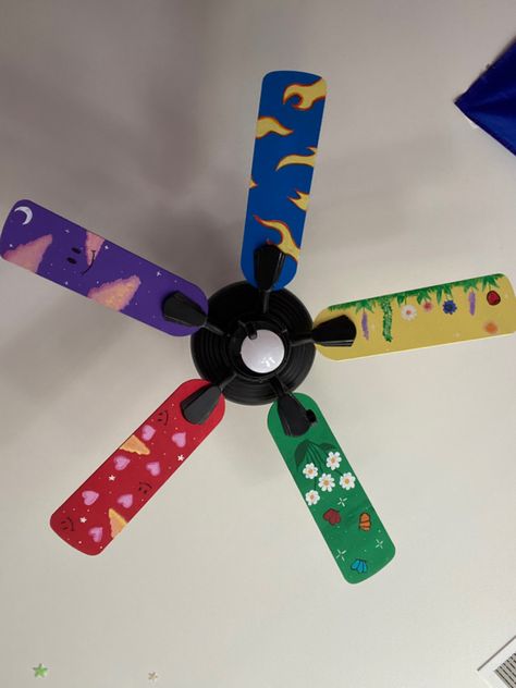 Painted Ceiling Fan Blades Aesthetic, Painted Fan Blades Diy Ideas, Ceiling Fan Painting Ideas, Fan Painting Ideas, Painted Ceiling Fan Blades, Painted Fan Blades, Fan Blade Art, Ceiling Fan Art, Fan Painting