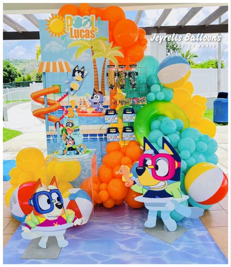 Bluey Swim Party, Bluey Birthday Pool Party, Bluey Pool Birthday Party, Bluey Beach Party, Bluey Pool Party Ideas, Fiesta Bluey, Lincoln Birthday, Splash Party, Bluey Party