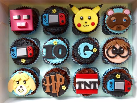 Nintendo Switch Cupcakes, Nintendo Cupcakes, Nintendo Switch Cake, Movie Cupcakes, Baking Studio, Cupcakes For Boys, Cake And Cupcakes, Video Game Party, Game Party