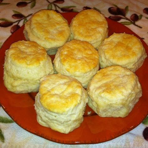 This recipe is from the Tinsley House Cookbook. The Tinsley House is an old farm house that's part of the Museum of the Rockies in Bozeman, MT. I made these biscuits for the first time recently and they are by far the best biscuits I've ever had! Mile High Biscuits, Tea Breads, Southern Buttermilk Biscuits, Vegetable Shortening, Martha White, Winter Wheat, Homemade Biscuits Recipe, Buttermilk Biscuits Recipe, Biscuit Bread