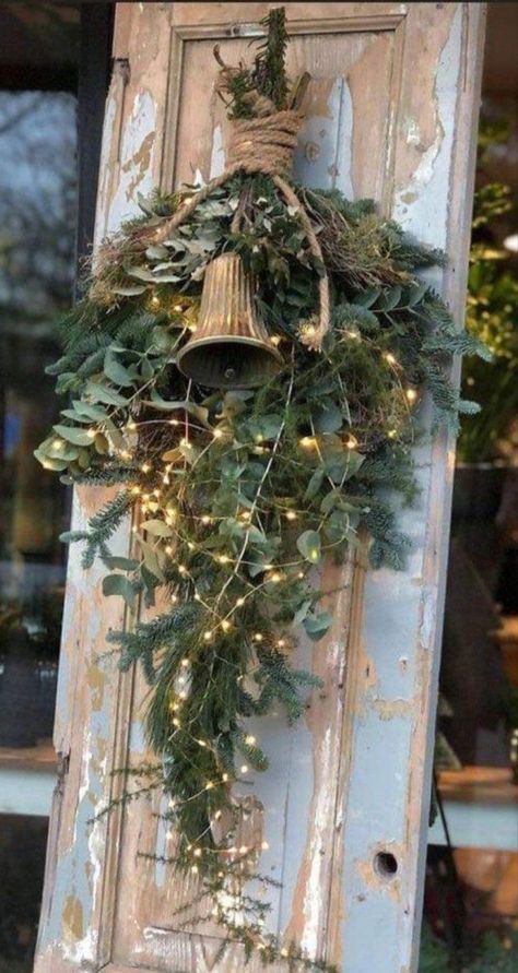 Julkransar Diy, Natal Country, Natal Natural, Winter Decor Ideas, Dekoratívne Vence, Cozy Winter Decor, Porch Christmas Decor Ideas, Porch Christmas Decor, Taiping