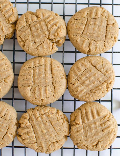 Honey Sweetened Peanut Butter Cookies made with whole wheat flour are one of our new favorite cookies. These cookies are easy to make, made with great “whole food” ingredients, and taste awesome. These cookies are made with honey, whole wheat flour, and lots of peanut butter. You won’t need any other fat/oil like butter or Naturally Sweetened Desserts, Wheat Flour Recipes, Whole Food Desserts, Brownie Vegan, Honey Dessert, Food Dessert Recipes, Best Peanut Butter Cookies, Classic Peanut Butter Cookies, Coconut Dessert