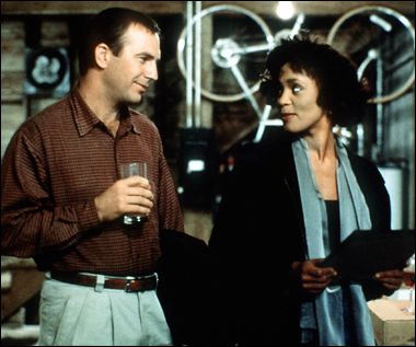 Kevin Costner and Whitney Houston in The Bodyguard Kevin Costner Whitney Houston, The Bodyguard Movie, Top Romantic Movies, The Bodyguard, David Foster, Chaka Khan, Tony Award, Ingmar Bergman, Joseph Gordon Levitt