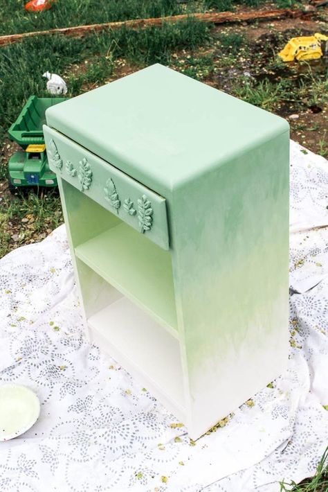 Ombre Furniture Painting Diy, Ombre Art Diy, Ombre Furniture, Ombre Painting, Painted Balayage, Restore Wood Furniture, Drawer Diy, Painted End Tables, Ombre Art