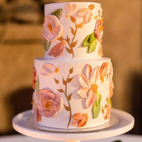 Angie (Chaves) Roegner on Instagram: "Wedding partner appreciation goes to @lelepatisserie for this handcrafted beauty 😍 Alt Text || Two tiered cake frosted in smooth white meringue buttercream. Palette knife flowers surrounding the sides of the cake. Petals in shades of peach and dusty rose. Palate knife greenery and accents of hand painted leaves in a golden color 🎂 | @lelepatisserie 📷 | @kaciejeanphoto 📋 | @weddingswithangie #weddingcake #weddingcakedesign #cakecutting #ceremonialca Partner Appreciation, Palette Knife Flowers, Two Tiered Cake, Lily Cake, Petal Cake, Engagement Season, Butter Icing, Tiered Cake, Meringue Buttercream