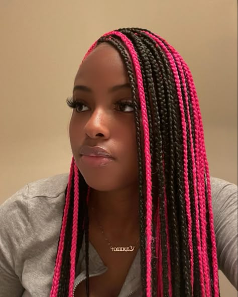 Hot Pink And Black Braids With Curls, Knotless Box Braids Pink And Black, 2 Color Box Braids Black Women, Pink Black Knotless Braids, Pink Black And Brown Braids, Black N Pink Braids, Black Box Braids With Pink Highlights, Pink Box Braids Hairstyles, Dark Pink And Black Braids