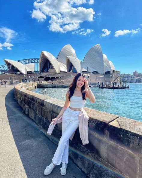 Sydney Street Style, Sydney Ootd, Sydney Outfits Summer, Melbourne Aesthetic Fashion, Outfit For Singapore Trip, Melbourne Australia Fashion, Australia Photoshoot, Winter In Australia Outfit, Sydney Outfits