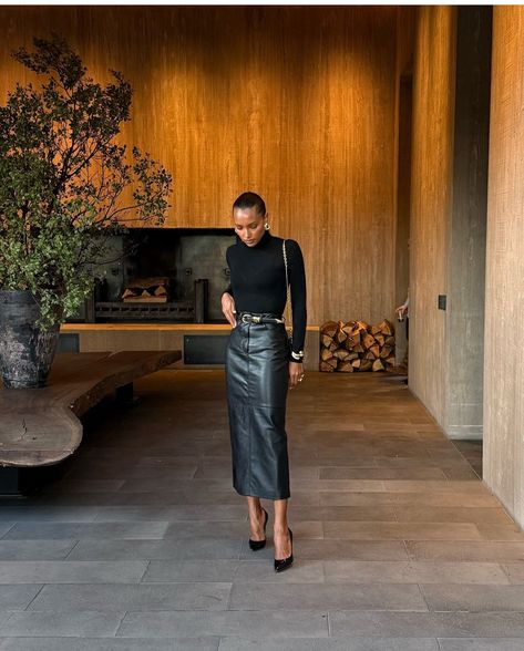 Jasmin Tookes, Leather Skirt Outfit, Belle Silhouette, Jasmine Tookes, Mode Inspo, Looks Chic, Professional Outfits, Winter Fashion Outfits, Fall Looks