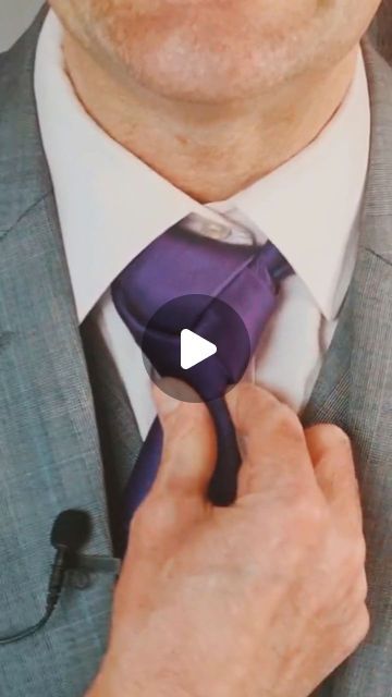 Jonathan Farley on Instagram: "The Trunity Knot for those who missed it the first time.
#trinityknot #howtotieatie #styleguide #styleadvisor #styleover40 #stylegram #windsorknot #doublewindsor" Trinity Knot Tie, Tying A Tie, Tie Knots Men, Double Windsor, Windsor Knot, Trinity Knot, Tie Knots, Style Guides, Gentleman