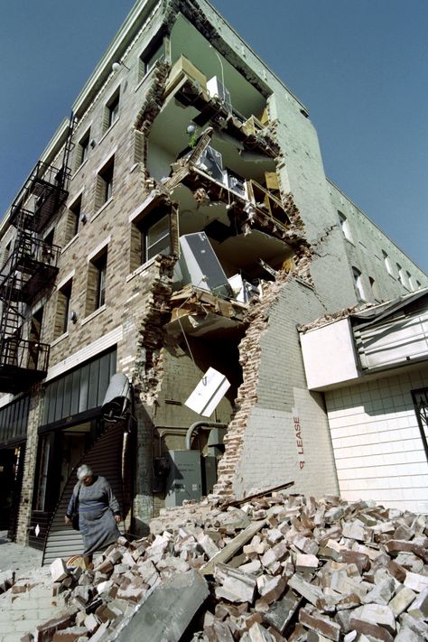 The Northridge Earthquake Was 25 Years Ago, And It Looked Like This: LAist Visit Los Angeles, Ruined City, Hollywood Boulevard, The Big One, Los Angeles Area, Survival Guide, Apartment Building, Art Plastique, Natural Disasters