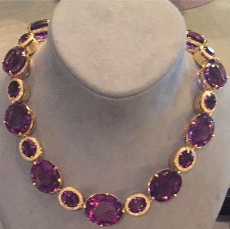 Gold Necklace With Ruby Stone, Stone Gold Jewellery, Ruby Necklace Designs, Purple Stone Necklace, Stone Jewelry Necklace, Embroidery Necklace, Jewelry Set Design, Amethyst Stones, Antique Jewelry Indian