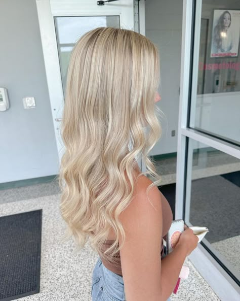 Pure Diamond Blonde Hair, Light Blonde With Highlights, Barbie Blonde Hair Highlights, Highlights Blonde Hair Platinum, Really Light Blonde Hair, Light Blonde Balayage On Blonde Hair, Blonde Hair Inspo Pics, Bright Blonde Full Highlights, Light Vanilla Blonde Hair