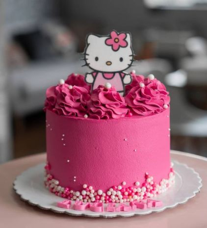 Easy Hello Kitty Cake, Hello Kitty Birthday Cake Simple, Small Hello Kitty Cake, Hello Kitty Cake Ideas Simple, Hello Kitty Cakes Ideas, Hello Kitty Cakes Birthday, Hello Kitty Birthday Cake Ideas, Hello Kitty Cake Ideas Birthdays, Hello Kitty Cake Design Birthday