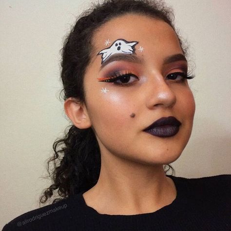 Ghost Eyeshadow Look, Ghost Make Up, Cute Ghost Makeup, Halloween Makeup Ghost, Ghost Makeup Halloween, Ghost Halloween Makeup, Ghost Attack, Maquillage Halloween Simple, Ghost Makeup