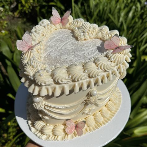 Talk 30 to me🦋 Beige/ ivory toned piping 🎂 #cutecakes #vintagecakes #heartcakes #occakes #socalcakes #birthdaycakeinspo #orangecountycakes #weddingcakes #ocevents #cakes #cakebusiness #talk30tome #thirty #thirtyflirtyandthriving Talk 30 To Me, Thirty Flirty And Thriving, Heart Cakes, Mini Cakes Birthday, Birthday Inspo, Birthday Shoot, Cake Business, Birthday Party 21, Birthday Cake Decorating