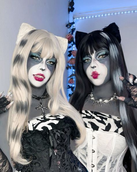 Horror Movie Cosplay, Monster High Halloween Costumes, Monster High Makeup, Monster High Halloween, Horror Cosplay, Monster High Cosplay, Monster High Costume, Halloween Duos, Twin Halloween