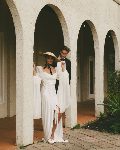 the perfect summer wedding in an Italian Villa 🕊️⛲️ content day — @creativecontentdays hosted by — @photos.by.c.j._ + @shaylareneaphotography photography — @bytaylormontanero hair styling & makeup — herself (@ashtontrinity) wedding dress — @quietluxurygowns shoes — @dreampairsshoes (on @amazon) models — @benandashton location — The Tennessee River Place ( @tnriverplace ) in Chattanooga, TN Villa Photoshoot, Phil Chester, Getty Villa, Tennessee River, Italian Villa, Chattanooga Tn, Chester, Old Money, Perfect Summer