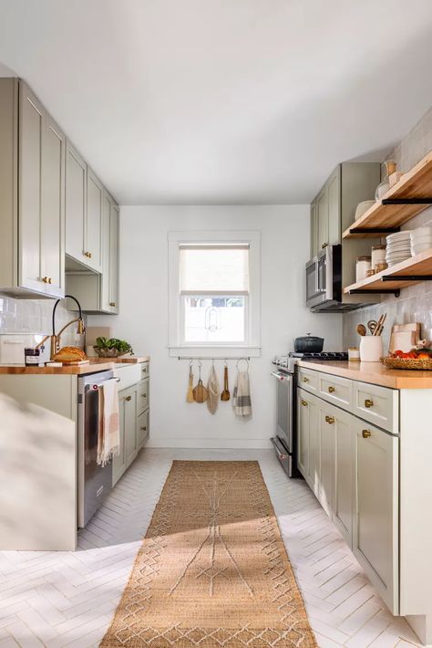 Rustic Galley Kitchen, Narrow Kitchen Layout, Small Galley Kitchen Ideas Narrow, Galley Kitchen Ideas Narrow, Narrow Kitchen Design, Galley Kitchen Ideas, Galley Kitchen Layout, Small Galley Kitchen, Galley Kitchen Design