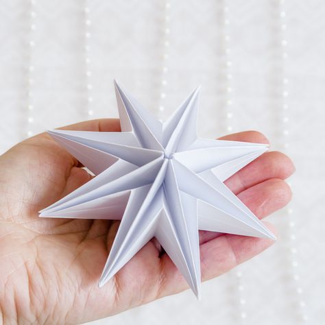 Faltstern aus Papier - deschdanja.ch Origami Paper, Advent, Origami, Stars, Christmas, Pins