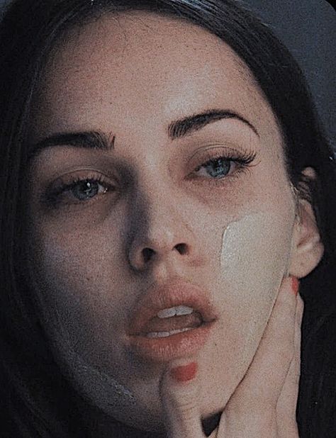 Megan Fox Wallpaper, Jennifer Check, Adam Brody, Jennifer's Body, Chick Flicks, Body Makeup, Amanda Seyfried, Latest Images, Megan Fox