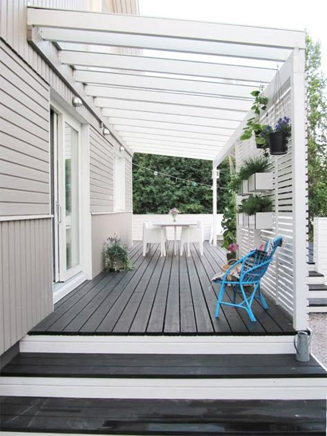 Deck with pergola - love the planters on the privacy wall Terrasse Med Tak, White Pergola, Deck Colors, Wooden Deck, Pergola Design, Deck With Pergola, Decks Backyard, House With Porch, Pergola Designs