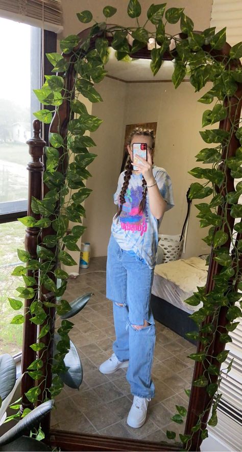 Vine Mirror Decor, Fake Vines Around Mirror, Leaves On Mirror, Ivy Around Mirror, Fake Plant Mirror Frame, Fake Ivy Mirror, Body Mirror With Greenery, Long Mirror Decorating Ideas, New Home Necessities