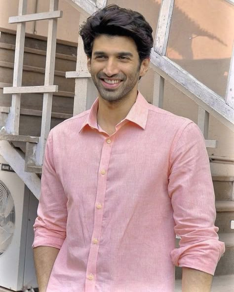 Aditya Roy Kapoor, Roy Kapoor, Vintage Bollywood Aesthetic, 90s Bollywood Aesthetic, Mens Casual Suits, Guy Fits, Mens Casual Dress Outfits, Vintage Bollywood, Cool Outfits For Men