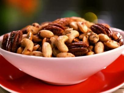 Sweet, Spicy and Salty Candied Nut Mix Candy Nuts Recipe, Cajun Trail Mix Recipe, Nut Mix Recipe, Candied Nuts Recipe, Spicy Nuts, Jeff Mauro, Trail Mix Recipes, Low Carb Snack, Nut Recipes