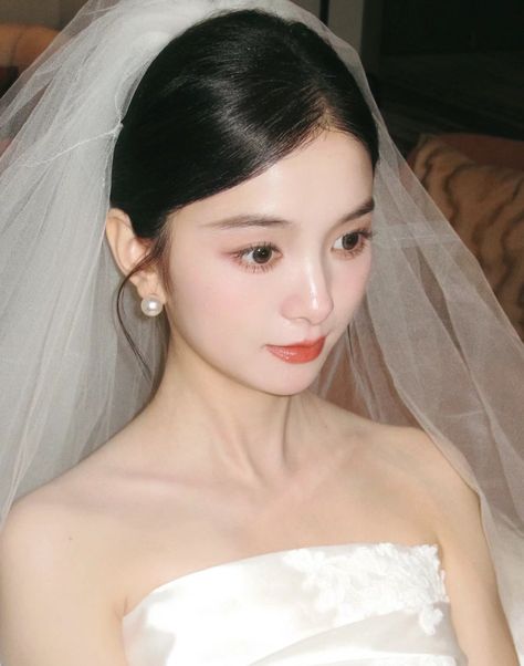 Korean Wedding Hair, Asian Wedding Hair, Korean Bride, Soft Natural Makeup, Wedding Reception Backdrop, Hairdo Wedding, Bridal Makeup Natural, Bridal Makeup Wedding, Korean Wedding