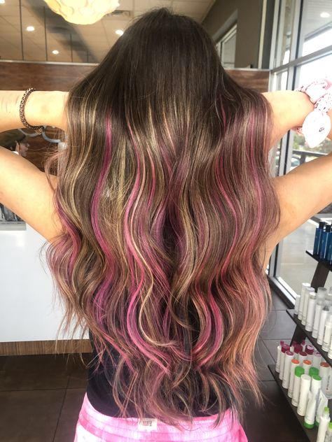 Brown Hair With Pink Highlights, Pink Hair Streaks, Pink Hair Highlights, Blue Hair Highlights, Pink Blonde Hair, Pink Hair Dye, Peekaboo Hair, Cute Hair Colors, Brown Hair Inspo