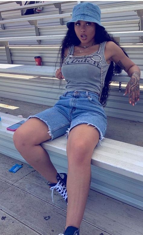 Short Overalls Outfit Black Women, 90s Outfit Shorts, Overall Shorts Outfit Black Women, Cute Mall Outfit Summer, Long Jean Shorts Outfit Black Women, Mall Fits Summer, Tom Boy Summer Outfits, Tomboy Shorts Outfit, Tomboy Outfits Shorts