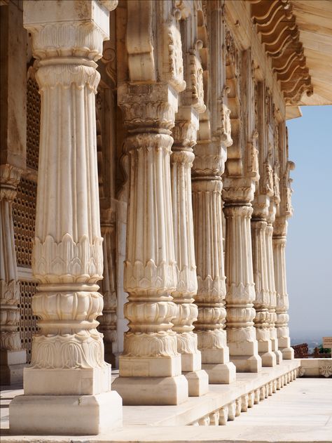 India Temple Architecture, Light Temple, Temple Painting, Art Homework, Batman Car, Sculpture Images, Temple Of Light, Wooden Pillars, India Architecture