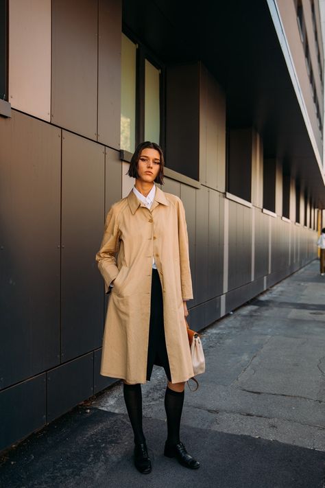 The Best Street Style at Milan Fashion Week Spring 2022 | Vogue Vivienne Rohner, Reportage Photography, Campaign Fashion, Model Street Style, Milan Fashion Weeks, Street Look, Casual Sporty, Street Style Inspiration, Cool Street Fashion