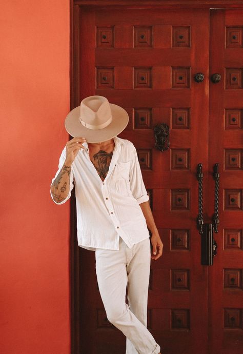 Cuban Man Outfit, Men’s Bohemian Style, Mens Summer Hats Style, Tulum Men Outfit, Men’s Fedora, Tulum Outfits Men, Bohemian Style Men Outfits, Men’s Boho Style, Hats Outfit Men