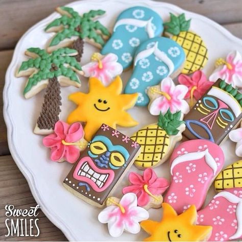 Luau Theme Cookies, Luau Cookie Ideas, Luau Cookies Decorated, Flip Flop Sugar Cookies, Tiki Cookies, Luau Cookies, Hawaiian Cookies, Beach Cookies, Luau Birthday Party