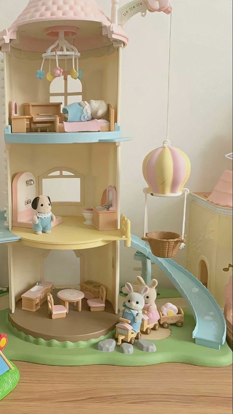 Calico Critters House, Sylvanian Families Aesthetic, Sylvanian Families House, Critters 3, Calico Critters Families, Cute School Stationary, Kawaii Toys, Stationary School, Calico Critters