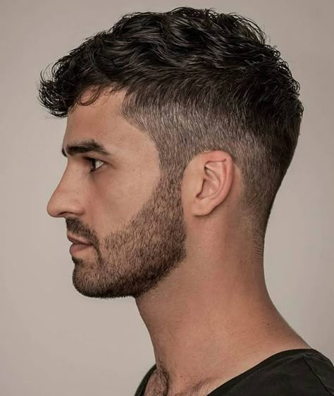 Fade Undercut, Men Haircut Curly Hair, Wavy Hair Men, Wavy Haircuts, Men Haircut Styles, Cool Hairstyles For Men, Haircuts For Wavy Hair, Wavy Hairstyles, Hairstyles Men