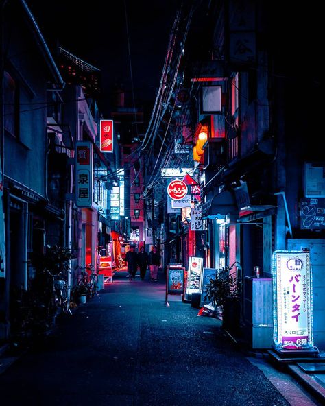 Dark Street Aesthetic Night, Tokyo Rooftop, Jdm Tshirt, Lugares Aesthetic, Identity Moodboard, Tokyo Cyberpunk, Cyberpunk Photography, Cyberpunk Tokyo, Night Street Photography