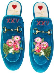 Gucci Shoes on Sale up to 70% off at Tradesy (Page 3) Gucci 2017, Designer Shoes Women, Gucci Princetown, Velvet Mules, Gucci Floral, Teal Velvet, Shoes Gucci, Gucci Mules, Gucci Shoes